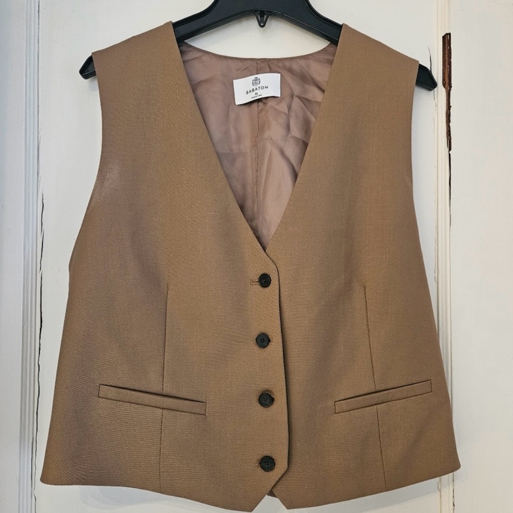 Aritzia Babaton Tan Playbook Vest - Picture 2 of 11